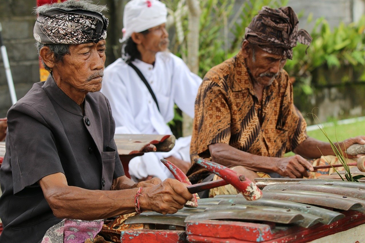 Indonesian Muslim Family Disrupts Christian Worship